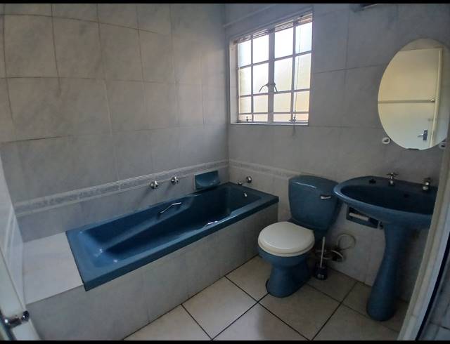 4 BEDROOM HOUSE FOR SALE IN PARKHILL GARDENS